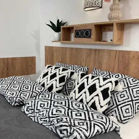 Nowe Gorskie Krajobrazy Z Widokiem Na Snieznik - Sowia Daire